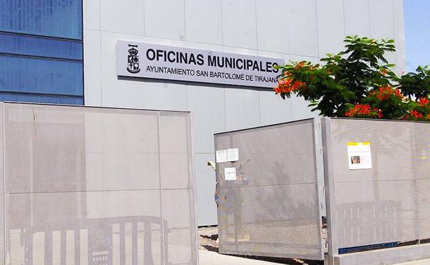 Fachada de las Oficinas Municipales en San Fernando. 