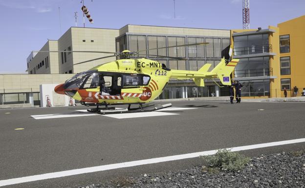 Helicóptero del SUC en la base del Hospital General. 