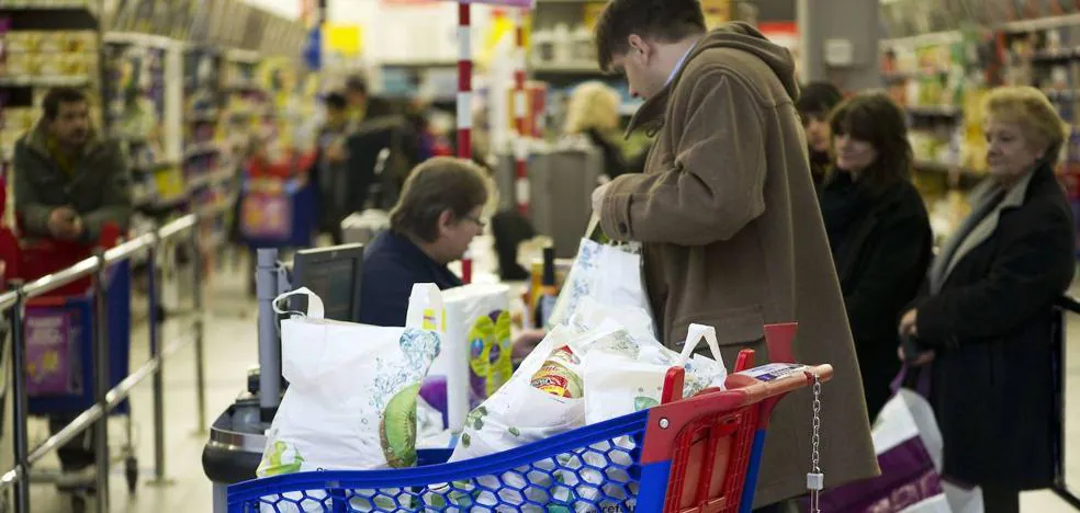 Inflation in the euro zone shoots up to 7.4% in March
