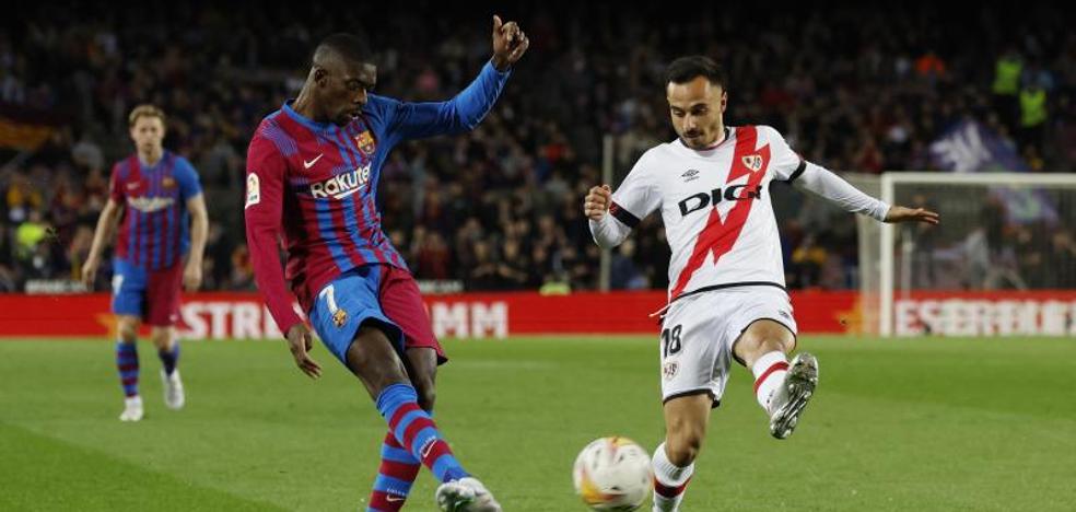 Álvaro García overtakes Rayo at the Camp Nou
