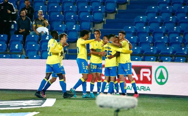 La UD Las Palmas inicia la caza del playoff de ascenso (2-1)
