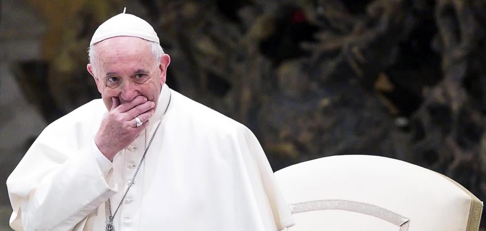 The Pope undergoes a knee infiltration to relieve pain