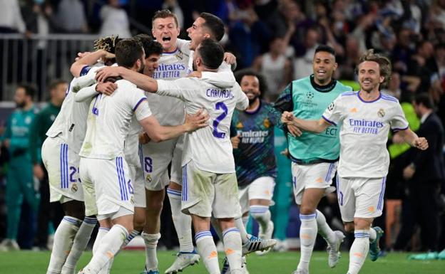 Los futbolistas del Real Madrid celebran el pase a la final de la Champions. 
