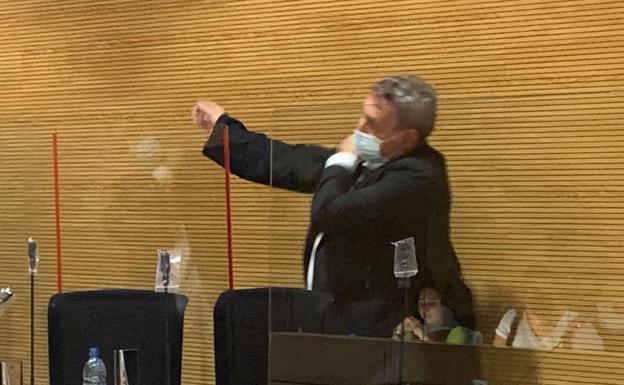 Manuel Travieso se pone la toga para defenderse a sí mismo en la Audiencia Provincial. /C7