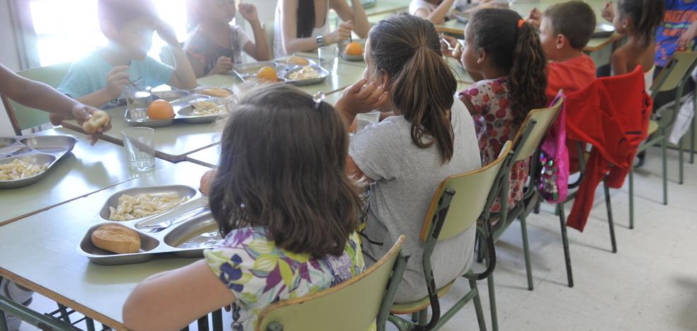 25% of Canarian schoolchildren have dining room scholarships, but there are more poor families