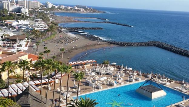 Muere ahogado en la piscina de unos apartamentos en Canarias