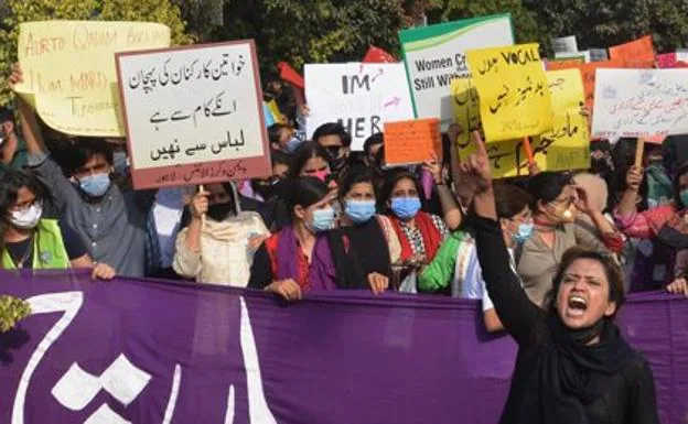 Mobilization of women in the capital of Pakistan for their rights.
