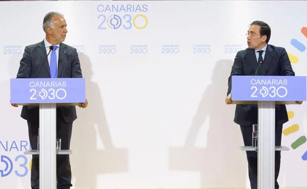 Ángel Víctor Torres and José Manuel Albares at a press conference. 