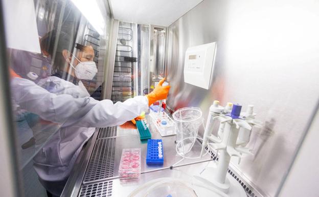 Laboratorio en Múnich de Bavarian Nordic, la compañía que produce la vacuna.