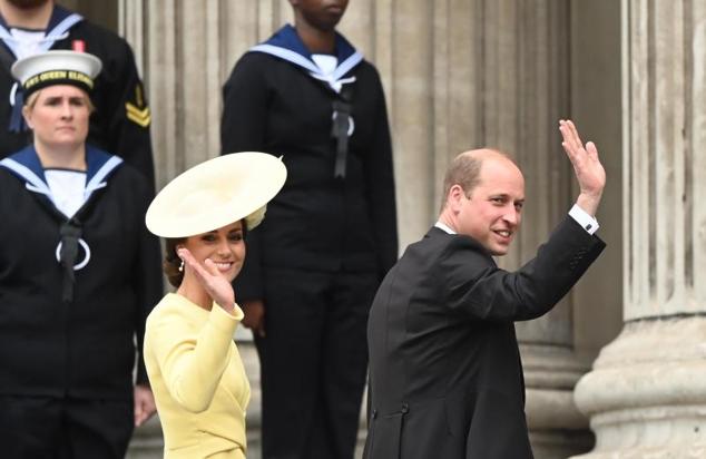 3 de Junio | Los duques de Cambridge​​, Catalina y Enrique, a su llegada a la ceremonia en nombre de la reina Isabel II.