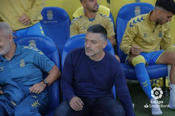 Should García Pimienta continue as coach of UD Las Palmas?