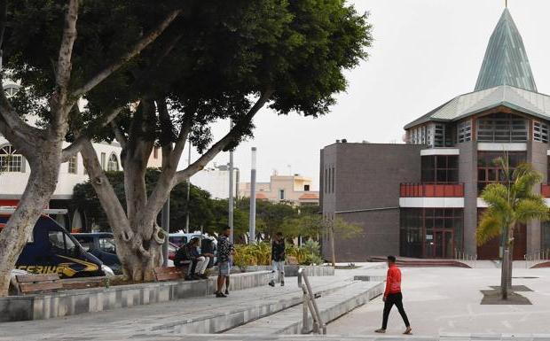 Public square of El Tablero, where young people from juvenile centers usually gather. 