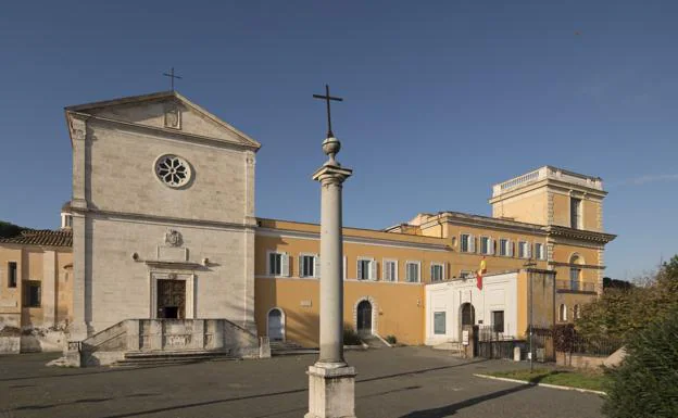 Exterior view of the Royal Academy of Spain in Rome, which occupies a 15th century building. 