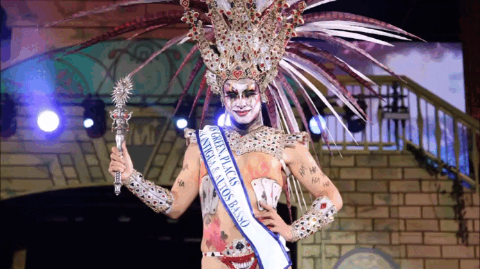 Momento en que Drag Ármek es elegido drag queen 2022 de Maspalomas. /Cober