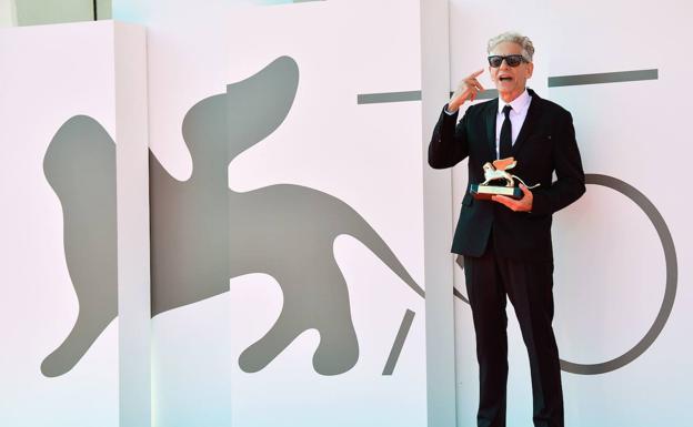 David Cronenberg posa en el Festival de Cannes donde presentó 'Crimes of the Future''