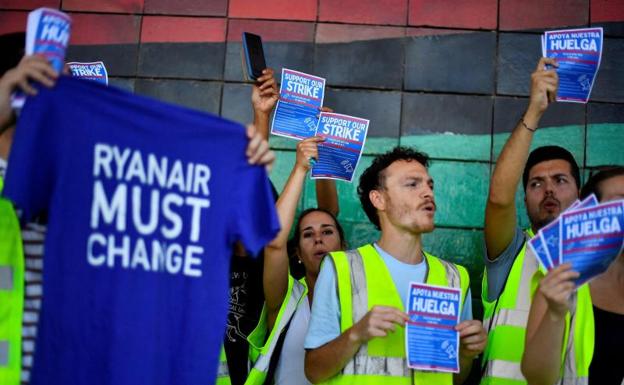 Ryanair workers protest at Barcelona airport.