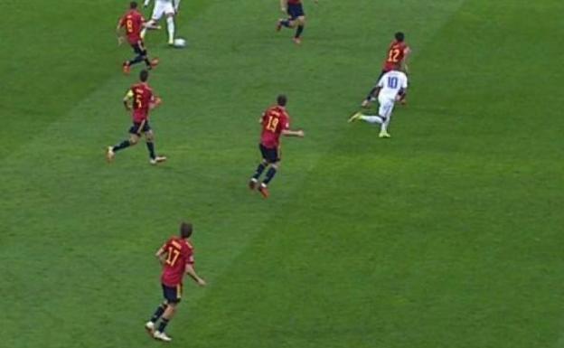 La polémica posición de Mbappé en el gol a España en la final de la Liga de Naciones. 