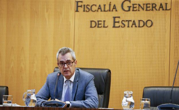 El nuevo fiscal coordinador de Seguridad Vial, Luis del Río, durante su primera rueda de prensa. /EFE
