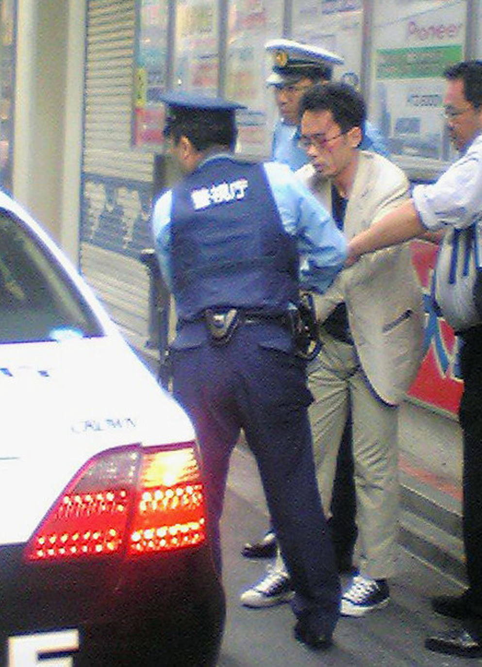 Momento de la detención de Tomohiro Kato tras perpetrar el ataque, en 2008/ap