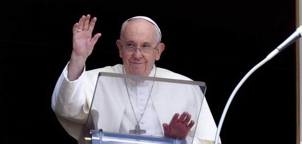 The Pope focuses the homily of the Angelus on greed and passes by on the subject of his resignation