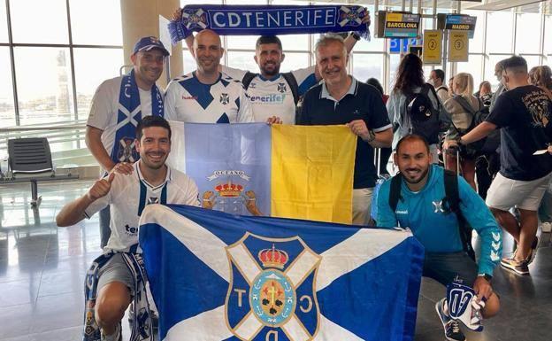 Torres acompañará al Tenerife al Vativano. En la foto, con aficionados blanquiazules. 