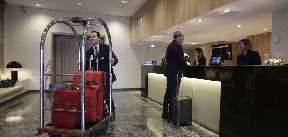 Employment in tourism contributes half of all jobs created in Spain