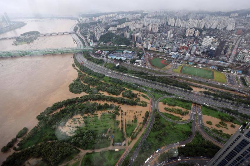 Al menos nueve muertos en Corea del Sur en las peores inundaciones en un siglo