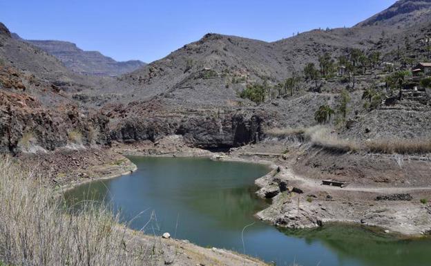 La presa de Ayagaures, una de las del Cabildo, empezó agosto al 25% de su capacidad. /Arcadio Suárez