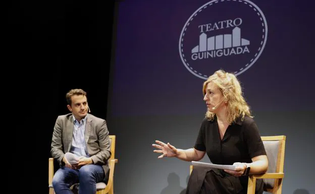 Daniel Tapia and Lorena Matute, this Wednesday, during the press conference held on the stage of the Cuyás Theater in the capital of Gran Canaria. 