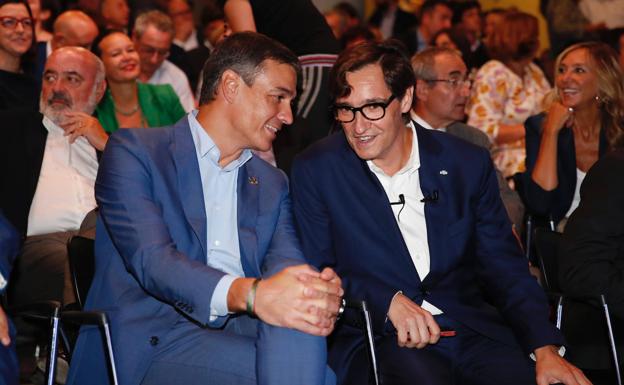 Pedro Sánchez and Salvador Illa, during the presentation of the book.