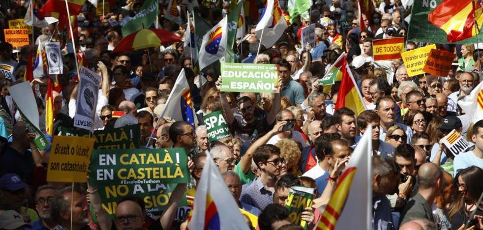 Thousands of people demonstrate in Barcelona in favor of bilingualism