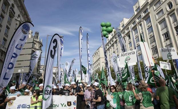 Demonstration in Madrid in favor of salary increases and public services. 