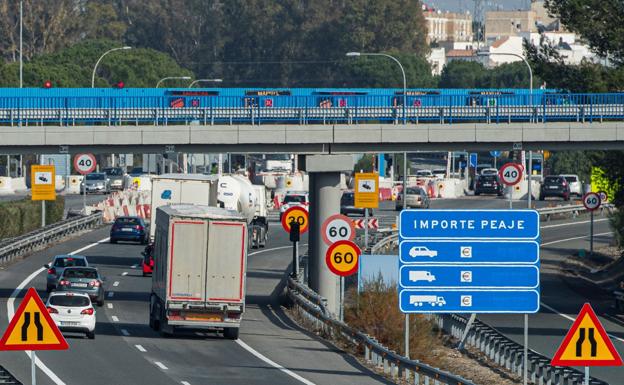 El Gobierno anunció su intención de poner peajes en todas las carreteras de España a partir del año 2024/EFE
