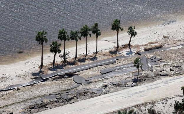El ciclón ha provocado grandes daños a su paso por Florida.
