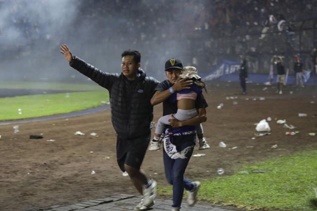 Las imágenes de la tragedia en el fútbol de Indonesia