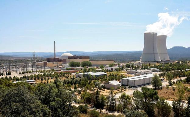 Imagen de archivo de una central nuclear como la que prevé construir Marruecos. /efe