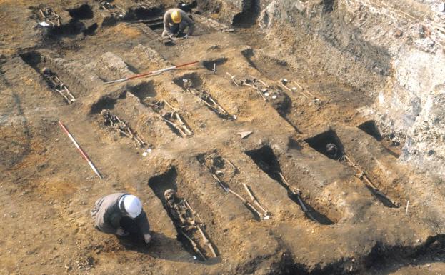 Researchers take DNA samples from individuals buried in London's East Smithfield Cemetery in 1348 and 1349.
