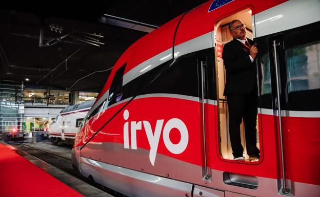 Un tren de Iryo en la estación de Atocha.