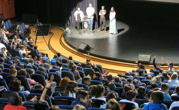 Imagen de archivo de una actividad para escolares de la Muestra, en el Teatro Víctor Jara de Vecindario. / C7