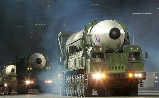 Un misil balístico intercontinental mostrado el pasado abril, durante los actos para celebrar el 90 aniversario de la República Popular Democrática de Corea del Norte