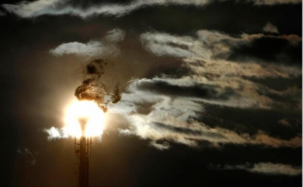 Emisión de metano en una refinería australiana./Reuters