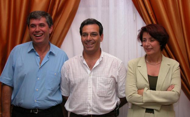 Foto de archivo de los líderes del tripartito que formaron PP (Manolo Hernández), Agrupa Sureste (Domingo González) y CC, luego reconvertida en NC (Catalina Sánchez). 