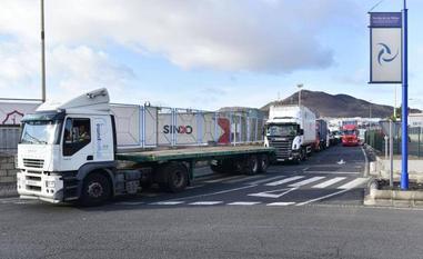 Imagen de archivo de caravanas de camiones en Las Palmas de Gran Canaria./ARCADIO SUÁREZ
