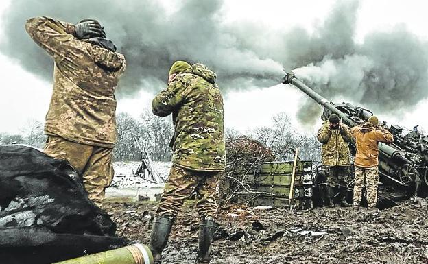 Soldados ucranianos atacan posiciones rusas en Donetsk. /REUTERS