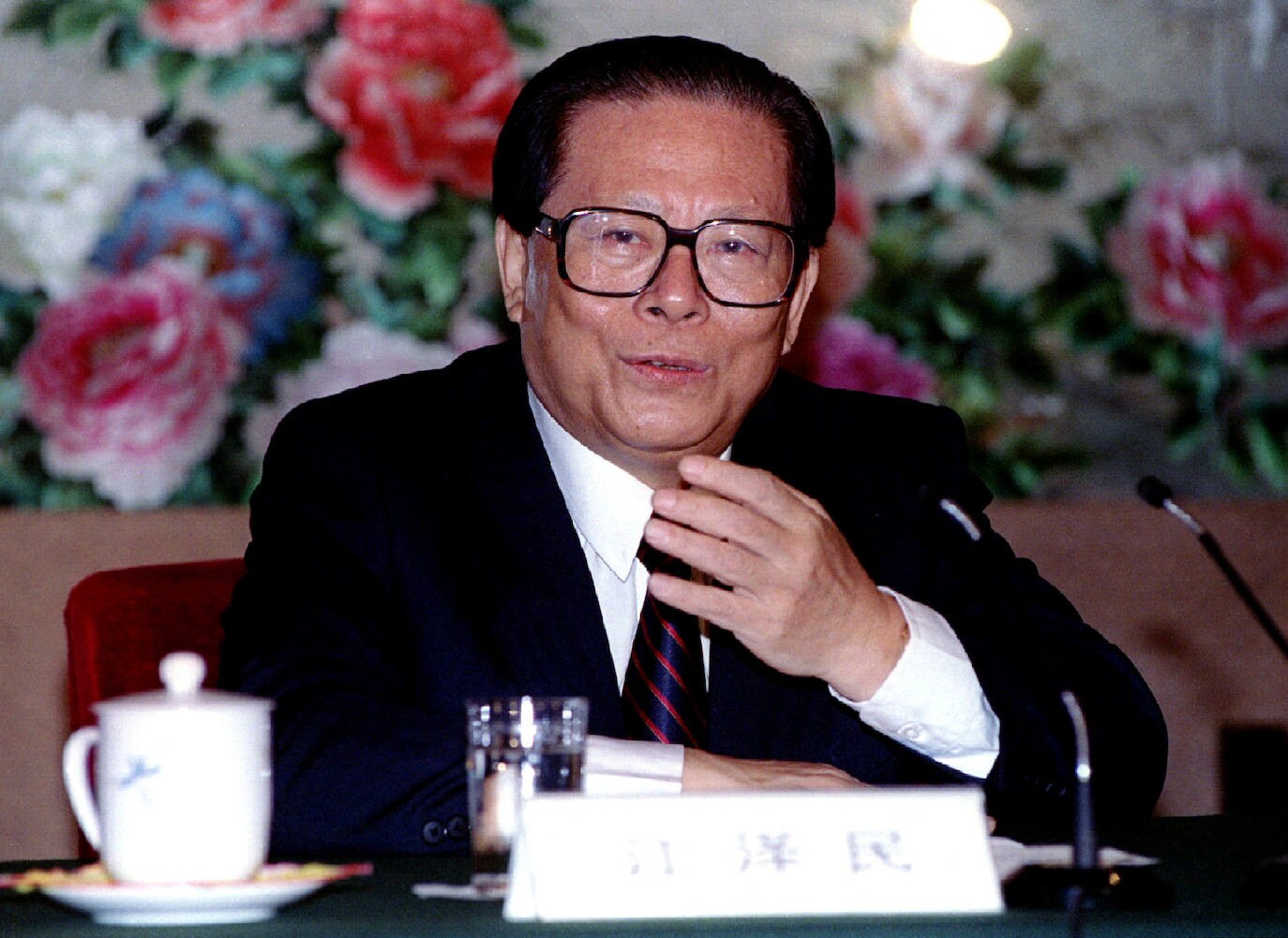 Conferencia de prensa en Beijing en 1994.