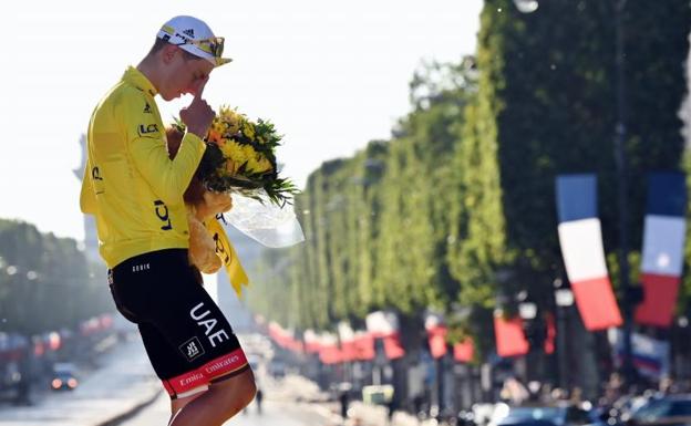 Tadej Pogacar celebrando la victoria en el Tour de Francia de 2021./EP