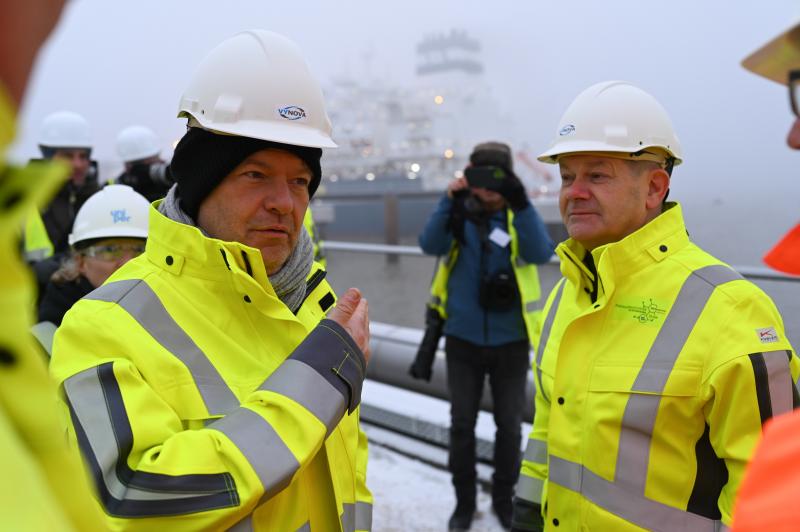 Germany begins its "independence" from Russia by inaugurating its first liquefied natural gas terminal